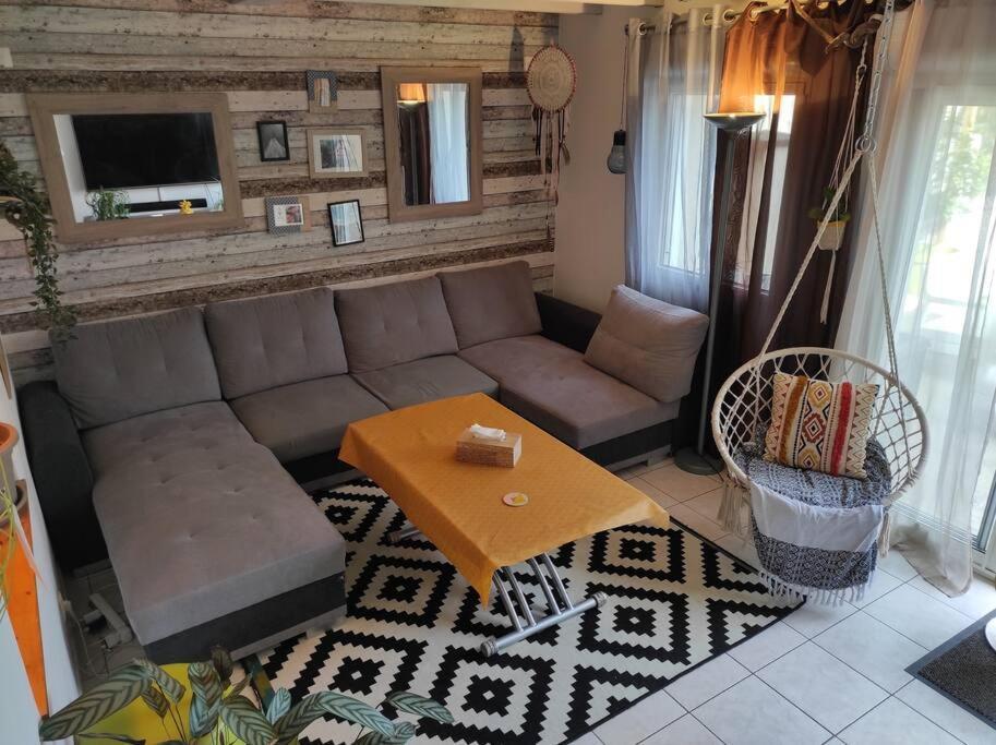 Chaleureuse Maison De Ville Avec Parking Gratuit チノン エクステリア 写真